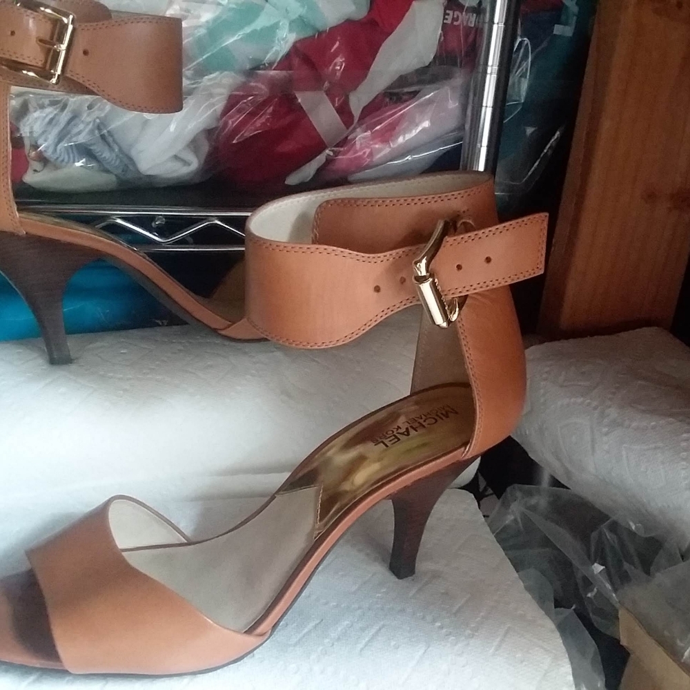Michael Kors brown/tan shoes